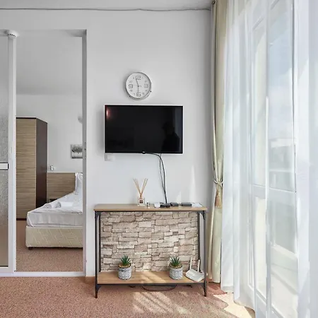 Cozy With Separated Sleeping Area Close To Sarafovo By Flat Mаnager Apartman *